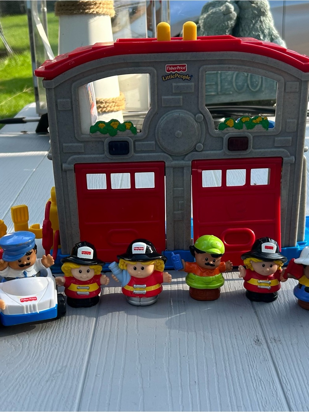 Fisher Price Little People Firehouse 6 Figures, 4 Cars And Accessories